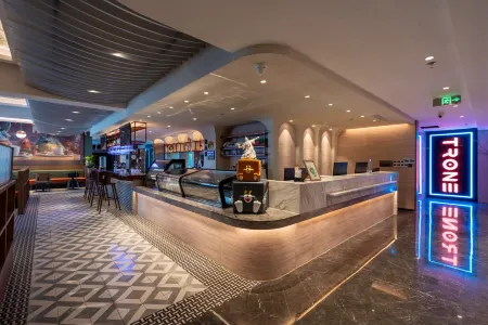 Ningbo Huayingyue Hotel (Tianyi Square City God Temple Commercial Pedestrian Street Store)