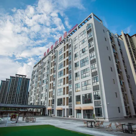 Lichuan Pinyi Holiday Inn (Railway Station Store)