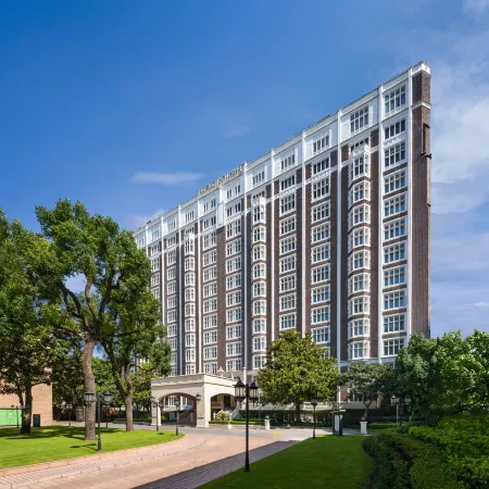 Jin Jiang Hotel Отели рядом с достопримечательностью «Фуксинг Парк»