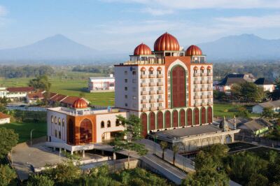 Alhambra Hotel Convention, BW Signature Collection Hotels near Masjid Al Ihsan Kp. Jinten, Sukarame, Singaparna, Tasikmalaya
