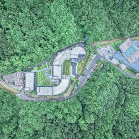 Chengdu Dayi Xiling Snow Mountain Outlets Star Joy Resort Hotel