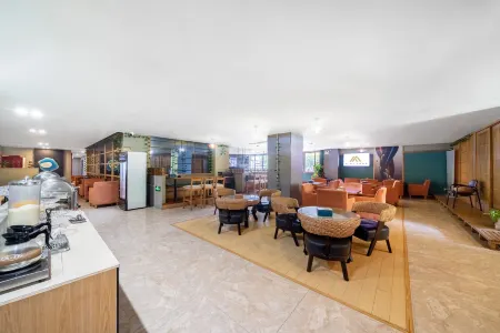 Homeinn · Aifeel Hotel (Haining Intime City Haichang Road Subway Station)