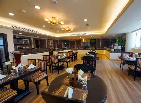 Grand Villaggio Hotel, Abu Dhabi Отели рядом с достопримечательностью «Khalifa University Extension»