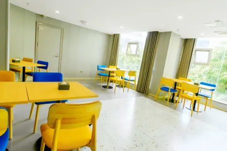 7 Days Premium Hotel (Chongqing Yunyang Chengzhongcheng Commercial Street)