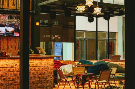 Zhuanshan Base Youth Hostel Отели в г. Пулань