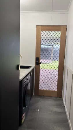 Family retreat in Ningi. Pet friendly! Отели в г. Кабулчер