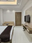 Shri Sangam Hotel فنادق في Jhangirpur