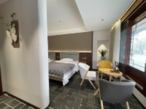 Tinghe Manor