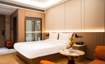 Fenghua Oriental · High-altitude City View Smart Hotel (Suqian Baolong Square Store)