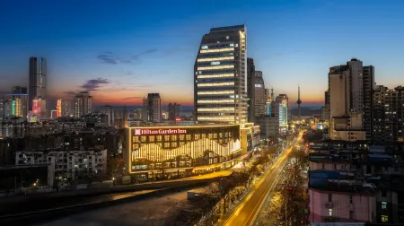 Hilton Garden Inn Xuzhou Pengcheng Square Отели рядом с достопримечательностью «Xuzhou Yunlong Lake Tourist Area»