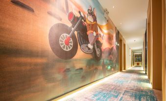 Longmao Jingling Hotel (Dali High-Speed Railway Station Erhai Park)