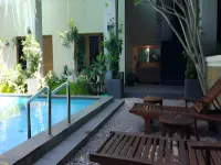 Crystal Inn - Pools