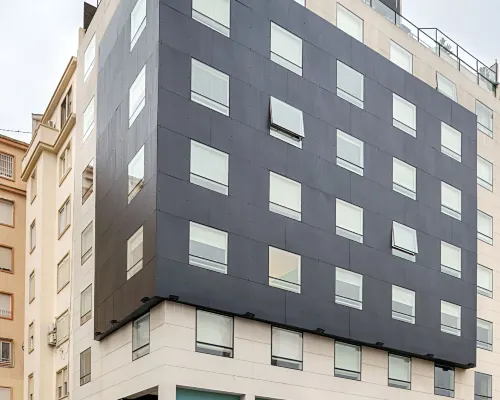 Hotel Atarazanas 토레스 데 콰르트 주변 호텔