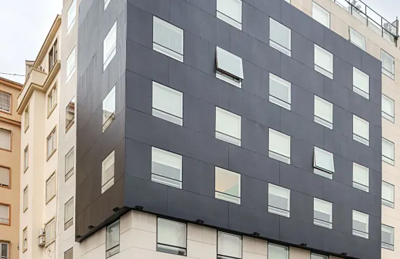 瓦倫西亞港海你酒店