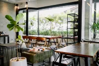 S 2 Modern Boutique Hotel - breakfast