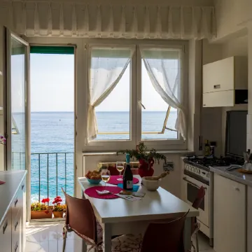 Giaella Sea View Apartment Отели рядом с достопримечательностью «Пляж Феджина»