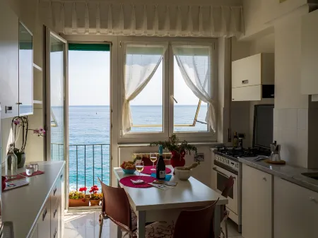 Giaella Sea View Apartment Отели рядом с достопримечательностью «Monterosso public beach (Fegina)»