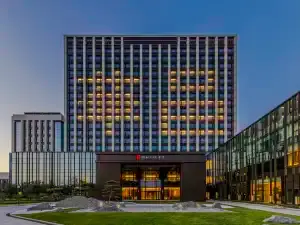 HUALUXE Beijing Xinan