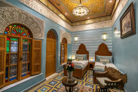 Riad Rcif Alif Suite & Spa Отели рядом с достопримечательностью «Аль-Карауин»