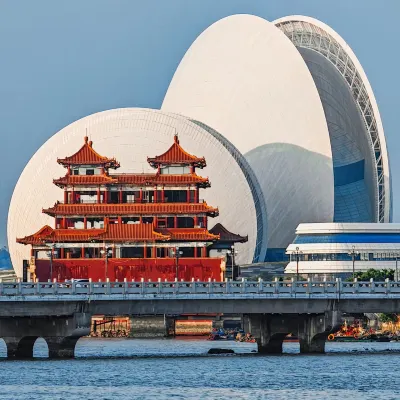 Zhuhai Guozi Dance Hotel โรงแรมใกล้ด่านกงเป่ย