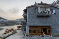 Erduo Youhongle River View Hostel (Fenghuang Old Town)