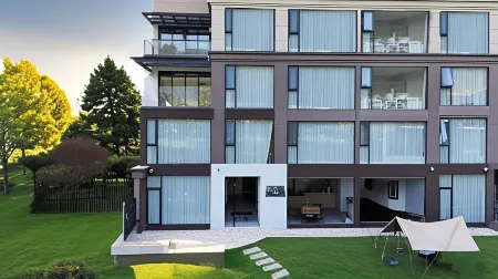 Mountain Echo River View Resort Homestay (Chenzhou Zixing Dongjiang Lake Branch) Отели рядом с достопримечательностью «Xiangnan Botanical Garden»