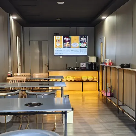 Shitou Business Hotel (Laizhou Bus Station)