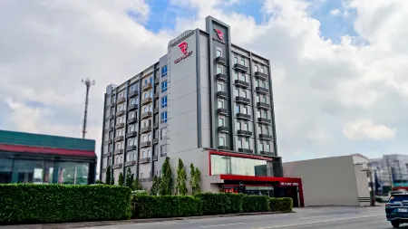 Red Planet Davao Отели рядом с достопримечательностью «Лонг Хуа Темпл»