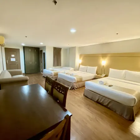 Tagaytay Hotel SixB