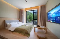 Yining Tinglin Homestay (Six star street)