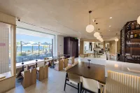 Facing Sea Hotel - bar
