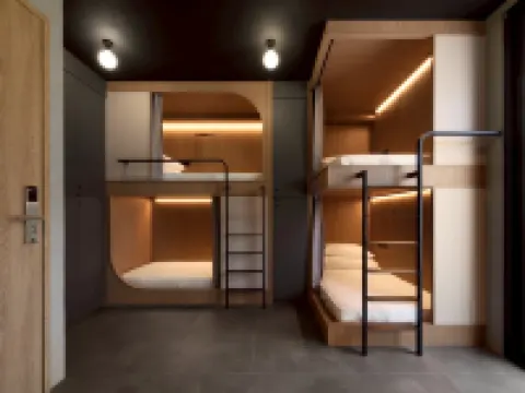 Miu Hostel x Bar Miu