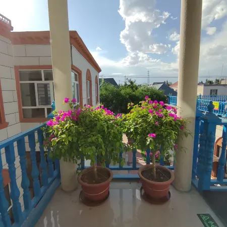 Bamu Homestay (Yining Railway Station) Отели в г. Иньинг