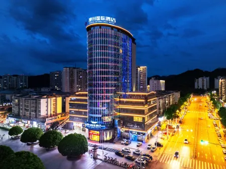 Manzhou International Hotel (Peng'an Branch) Отели рядом с достопримечательностью «Peng'an Jialing First Hometown Scenic Area Scenic Area Management Bureau»