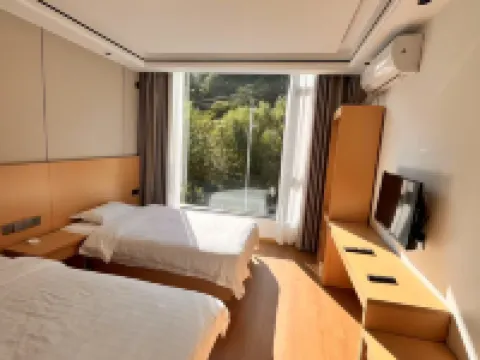Wu and Mountain House Hotels in Nanjiang