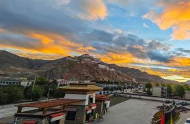 Jiangzi Nyangchu Manor House Hotel