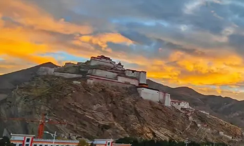 Jiangzi Nyangchu Manor House Hotel