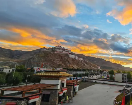 Jiangzi Nyangchu Manor House Hotel Hotels in Gyantse