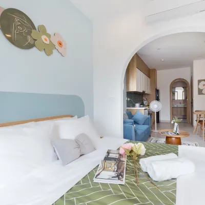 Crescendo Boutique Studio Hotels near تاي هو