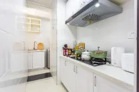Anqing Listen to the Wind and Sing Homestay (Wuyue Square Branch)