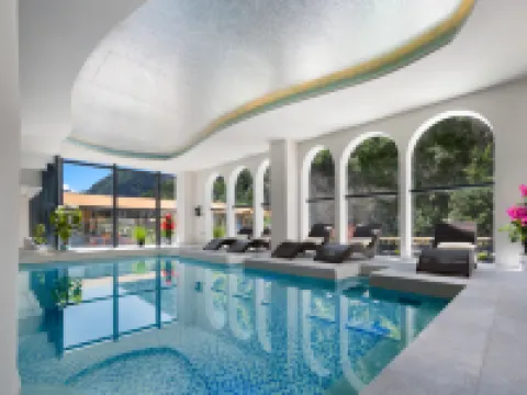 BIPENG SEASONSPRING RESORT Hotels in Li County