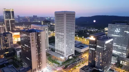 Lanjing Hotel Отели рядом с достопримечательностью «Squirrel Paradise»