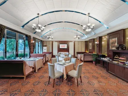 Hamburg Garden Hotel Отели рядом с достопримечательностью «Jinyan Square»