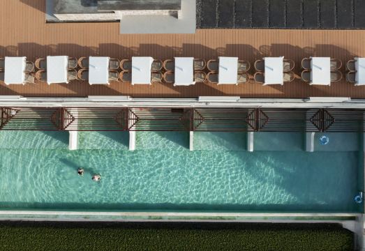 포멜로 호텔의 아늑한 객실 내부