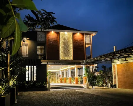 Abriki Village โรงแรมในโวโนโซโบ