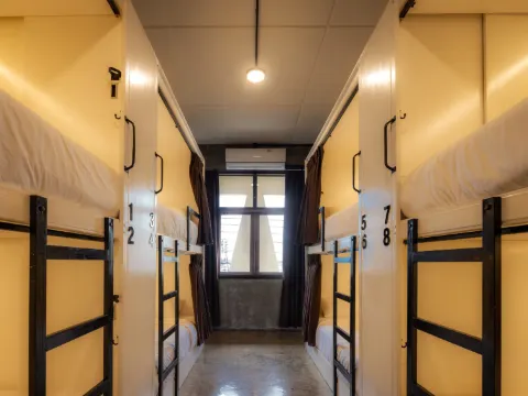 ห้องพักรวมชายหญิง - ห้องน้ำรวม