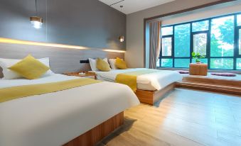 Pig Pig • Shiguang Inn