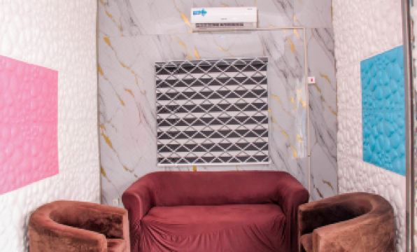 Crestviewers hotel and suite