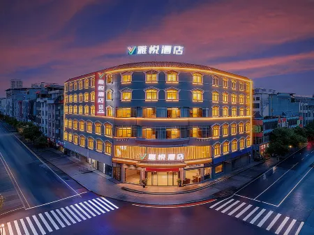 Yayue Hotel (Yulin Rongxian Railway Station Branch) Отели рядом с достопримечательностью «Zhenwu Tower»