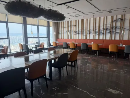 ALLIA Platinum Hotel (Chongqing Yangjiaping Metro Station Branch) Отели рядом с достопримечательностью «Chongqingligong University»